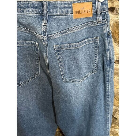 Women's NWT Hollister Ultra High Rise Straight Leg Distressed Dad Jeans Size 2S/ - Picture 3 of 6